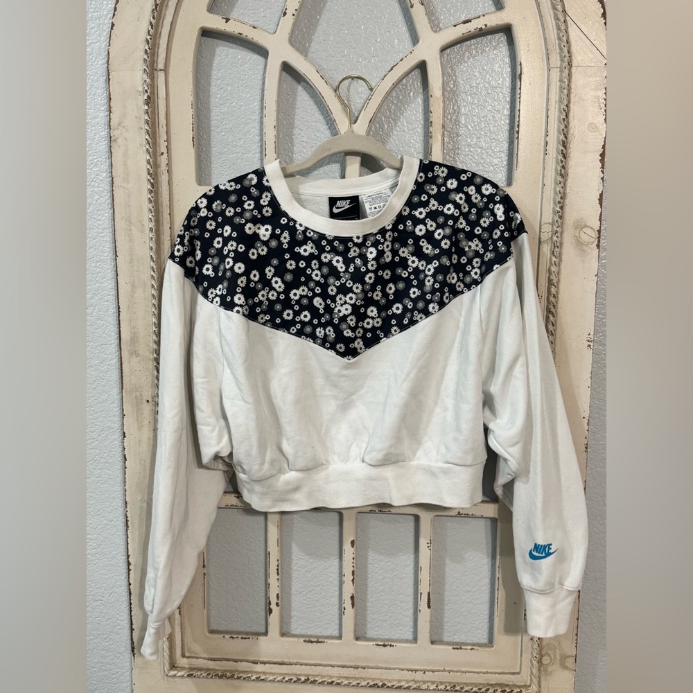 Nike Women's Black and White Floral Sweatshirt